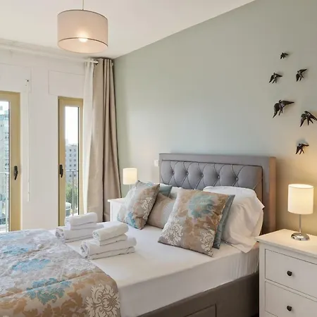 Stunning 2 Bdr Apt Sleeps 4 Nr Entrecampos Feriehus *