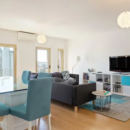 Stunning 2 Bdr Apt Sleeps 4 Nr Entrecampos Feriehus *