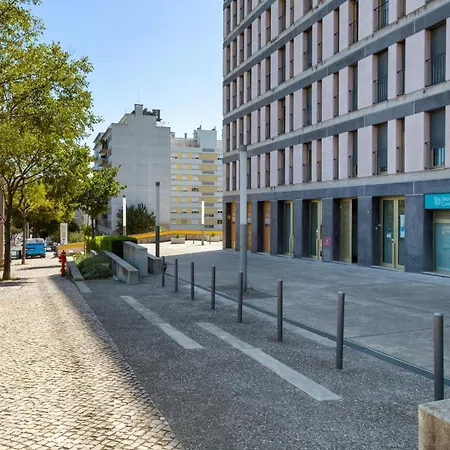 Feriehus Stunning 2 Bdr Apt Sleeps 4 Nr Entrecampos *