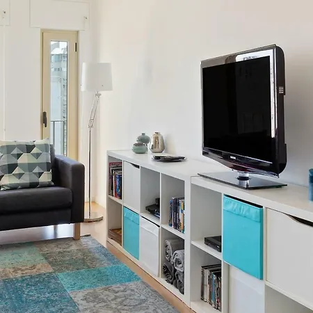 Stunning 2 Bdr Apt Sleeps 4 Nr Entrecampos Hébergement de vacances *