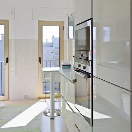 Stunning 2 Bdr Apt Sleeps 4 Nr Entrecampos Lisboa