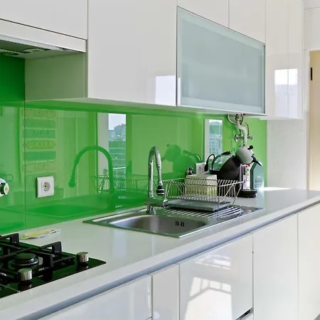 Stunning 2 Bdr Apt Sleeps 4 Nr Entrecampos Nyaraló *