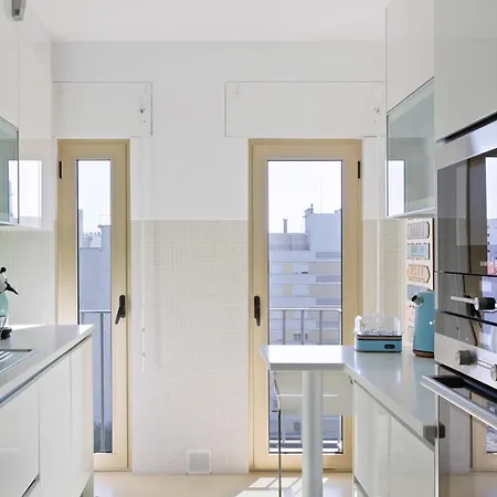 Nyaraló Stunning 2 Bdr Apt Sleeps 4 Nr Entrecampos