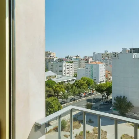 Stunning 2 Bdr Apt Sleeps 4 Nr Entrecampos Nyaraló Lisboa